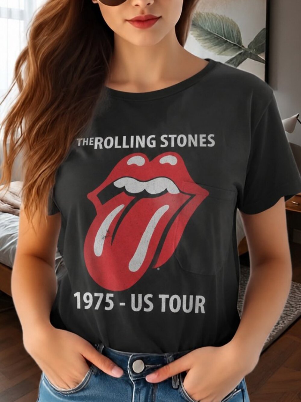 WOMEN'S DISTRESSED THE ROLLING STONES BAND TEE WOMENS SIZE LARGE (L)